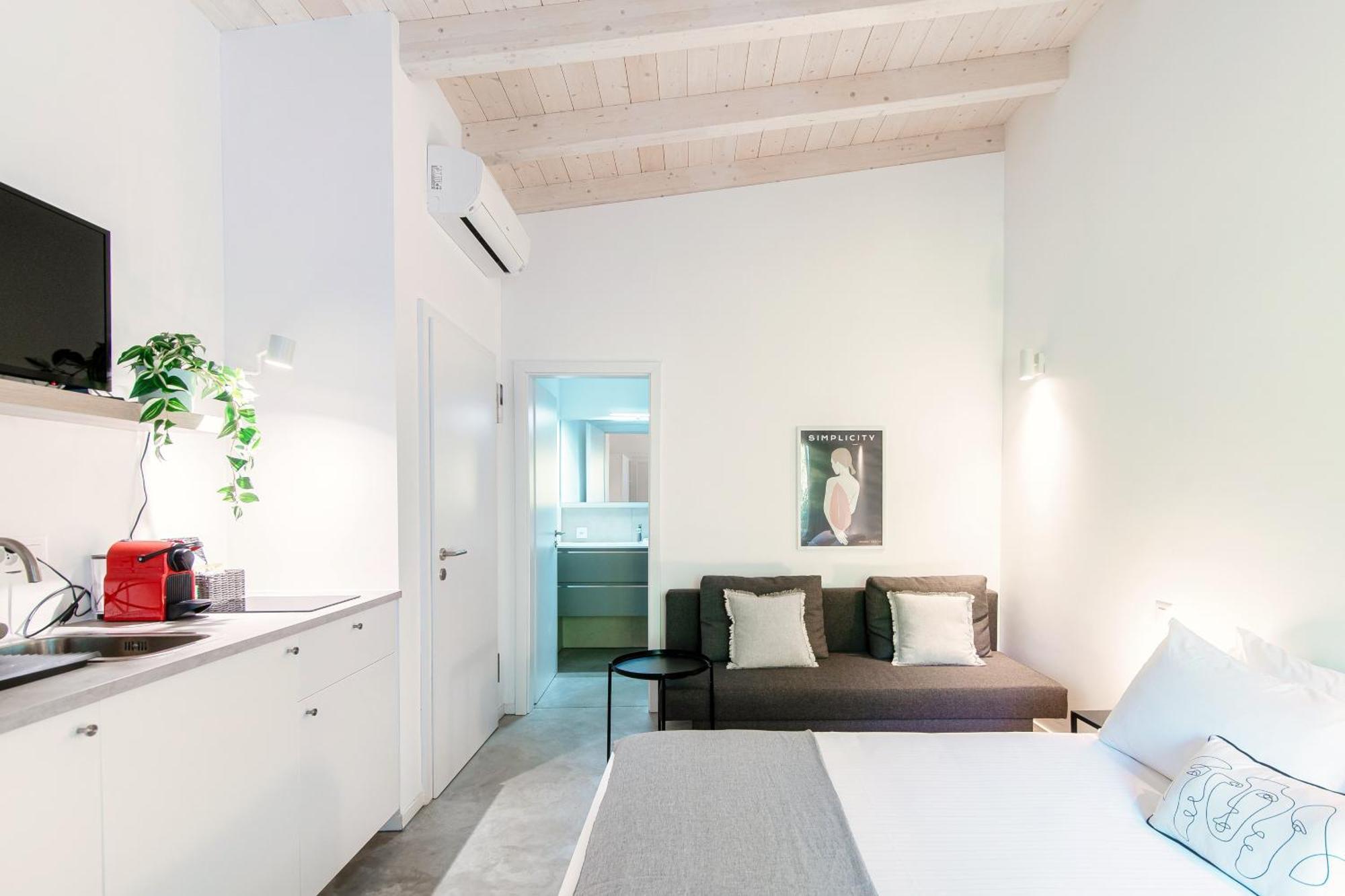 Le Betulle Studios By Quokka 360 - Studio Apartments By The Origlio Lake ภายนอก รูปภาพ