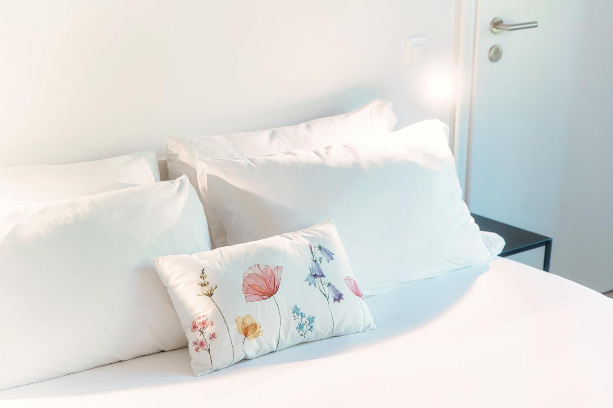 Le Betulle Studios By Quokka 360 - Studio Apartments By The Origlio Lake ภายนอก รูปภาพ